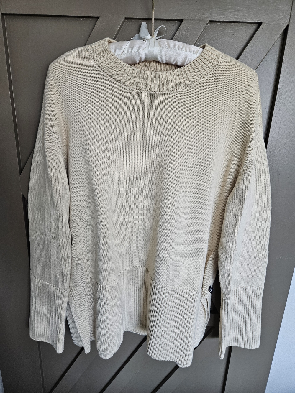 GAP Crewneck Rib-Detail Women's Sweater in Pale Yellow. Medium